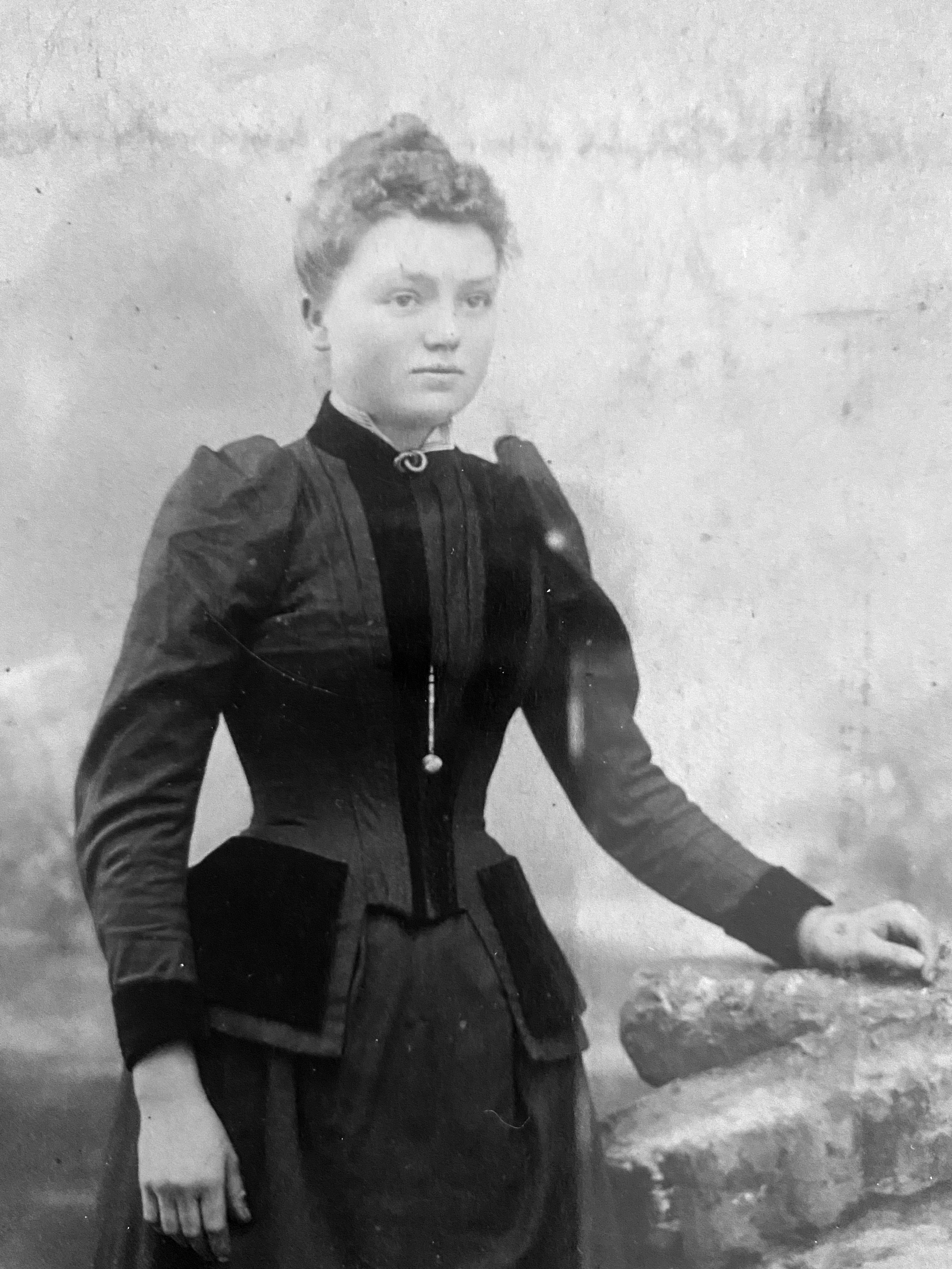 Anna Alminde in about 1892.